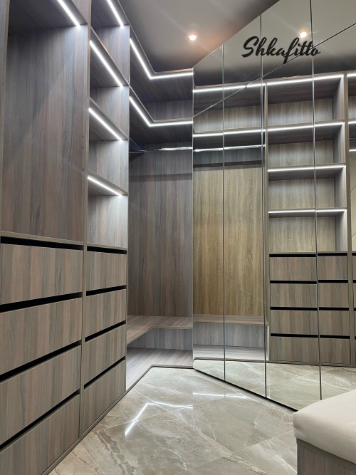 Гардеробная с подсветкой