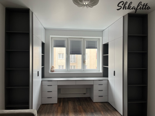 Рабочая зона у окна