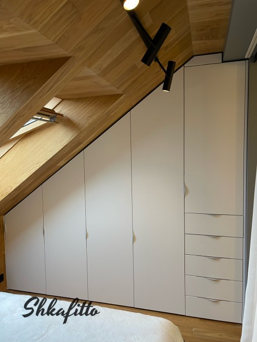 Шкаф мансардный с крашенными фасадами