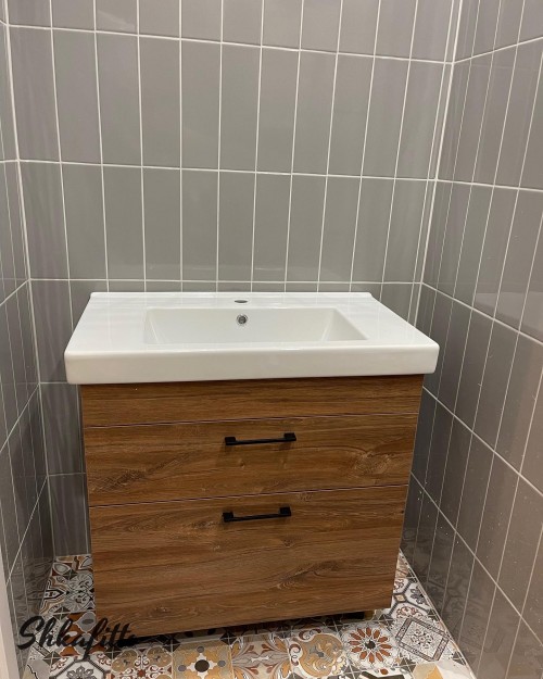 Комплект мебели в ванную комнату.