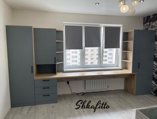 Рабочая зона у окна Grey Cloud