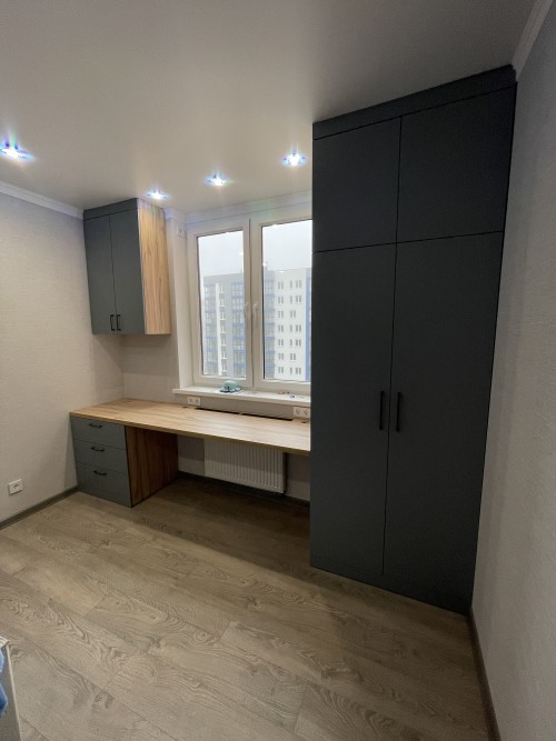 Рабочая зона у окна Антрацит